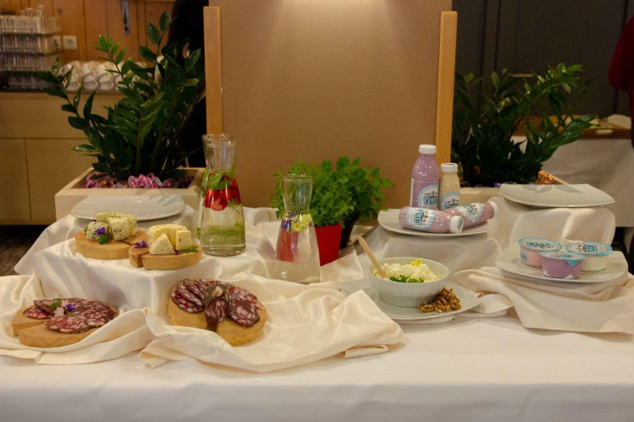 מוזירייה Wellness Hotel Montis מראה חיצוני תמונה