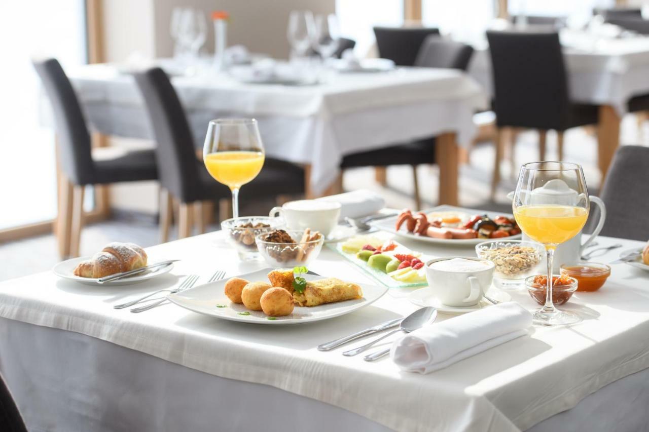 מוזירייה Wellness Hotel Montis מראה חיצוני תמונה